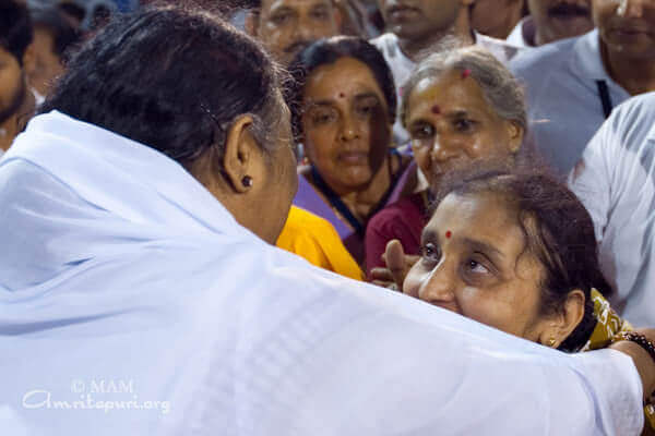 Amma gives darshan in Kolkata