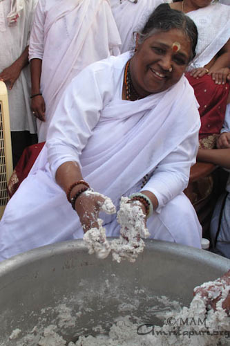 Amma making Kozhukkaatta