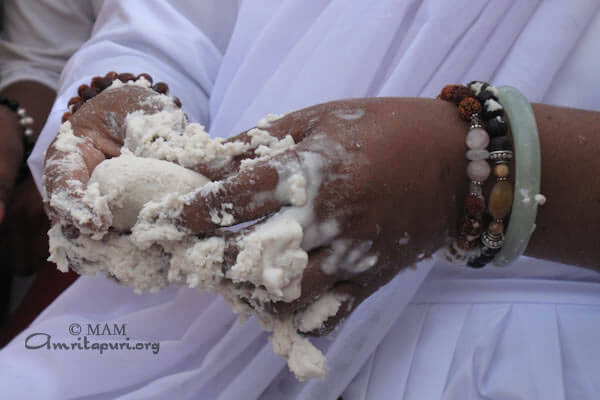 Amma making Kozhukkaatta