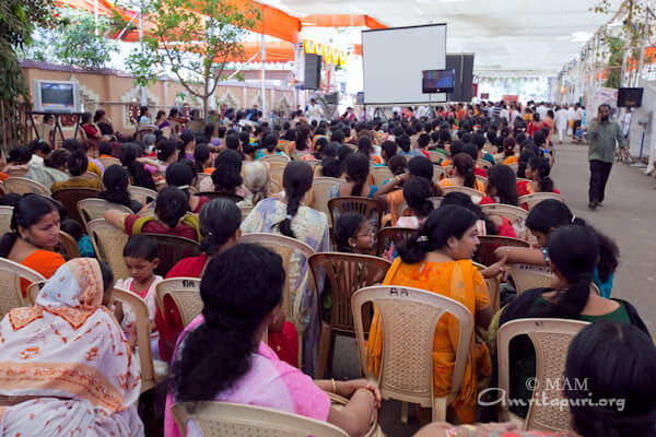 Devotees waiting for Amma's darshan