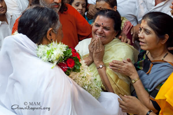 Amma giving Darshan in Mumbai, 2010