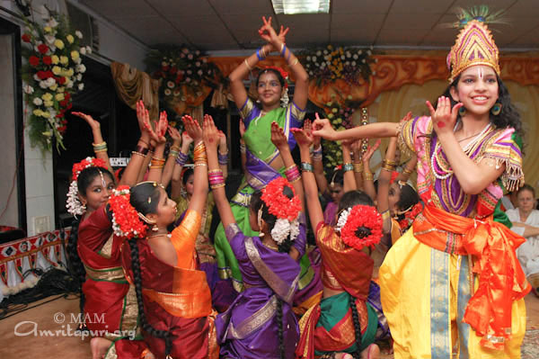 Rasa leela: dance by Amrita Vidyalayam students