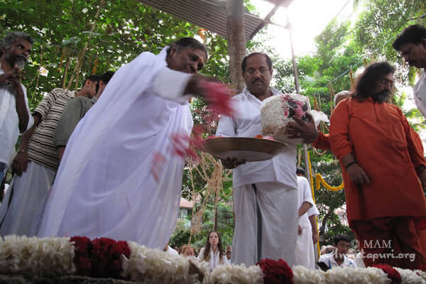 Amma offering flowers at the cremation place