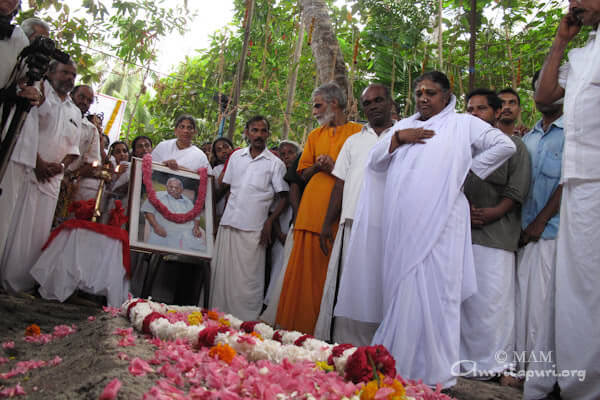 Flower petals and garlands offered