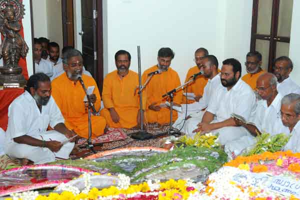 Brahmacharis chanting the Bhagavad Gita's 8th Chapter. The chanting went on around the clock for 3 days.