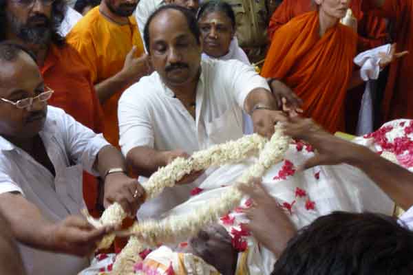 Suresh and Sateesh offering a flower garland to their deceased father