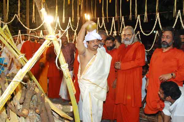 Amma's eldest brother Suresh carrying the coconut and circumbulating the pyre