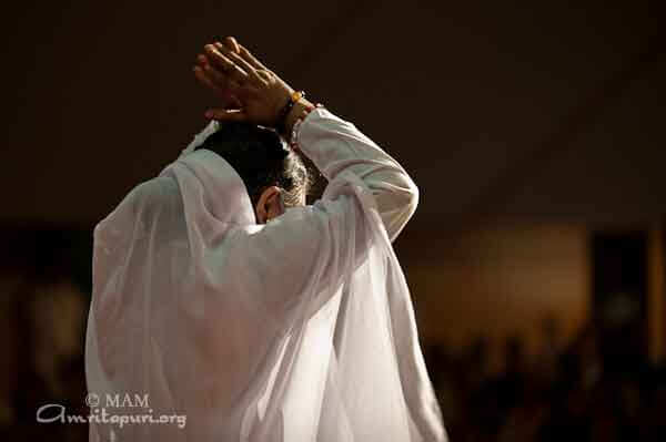 Amma greeting the crowd in Brisbane