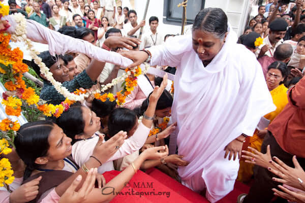 Amma coming to the stage in Kochi