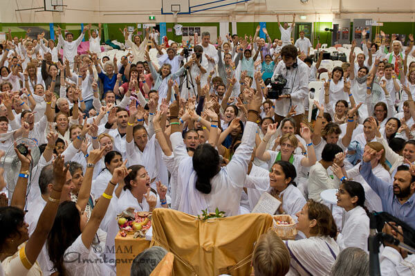 Amma singing Mata Rani at end of darshan