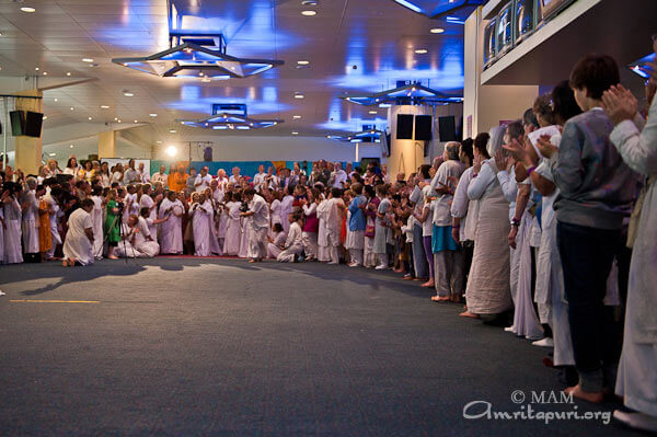 Amma singing and dancing with everyone at the retreat in Melbourne
