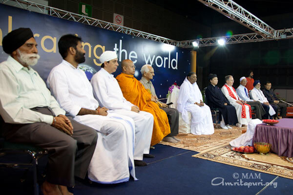 The Inter-Religious Organization of Singapore presented a short prayer for world peace in the presence of Amma.