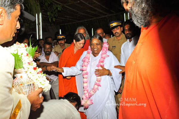 Amma ariving in Palakkad, Kerala