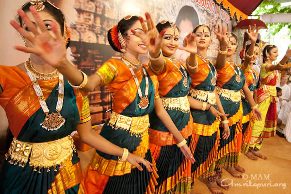 Amrita Vidyalayam children performing a dance