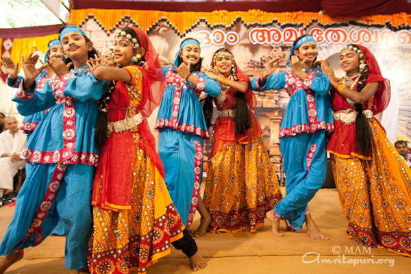 Amrita Vidyalayam children performing a Radha Krishna dance