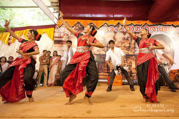 Amrita Vidyalayam children performing a dance