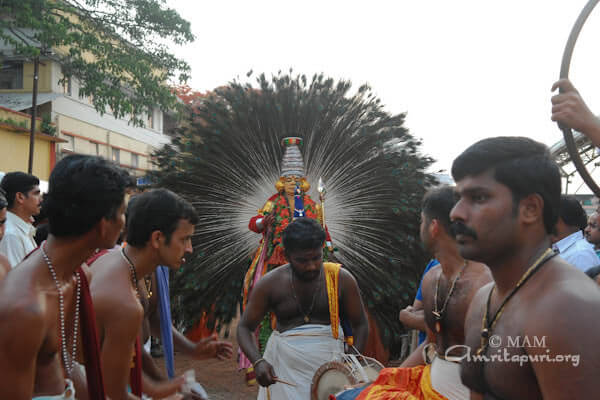 Traditional dances were there to welcome Amma.