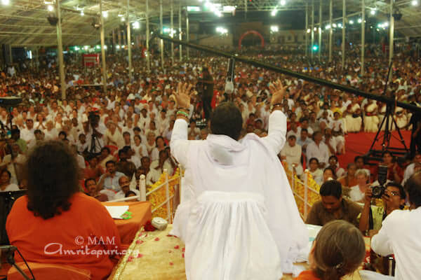 Amma sings bhajans in Kottayam