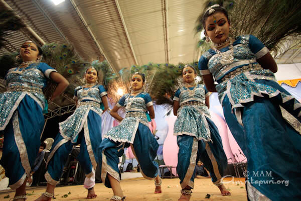 Peacock dance by Amrita Vidyalayam students