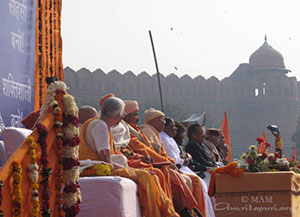 Amma graces the Vivekananda procession at Red Fort