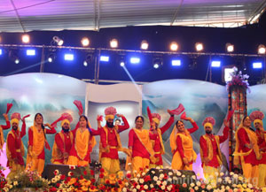 Bari Barsi Khatan Gaya Si… Bhangra in Amritapuri