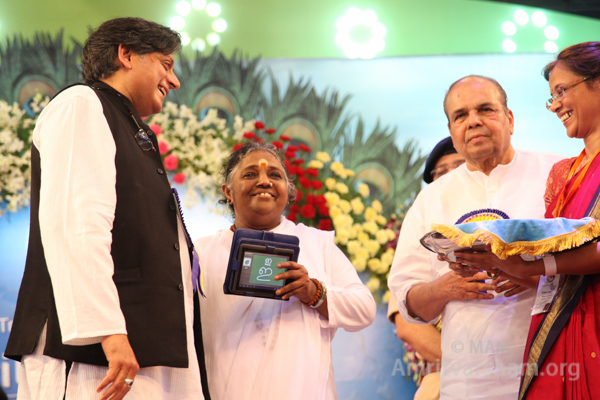 amma-with-tablet