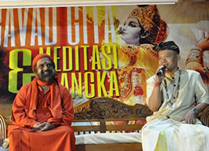 Purnamritananda visits Paramadhama Ashram in Bali