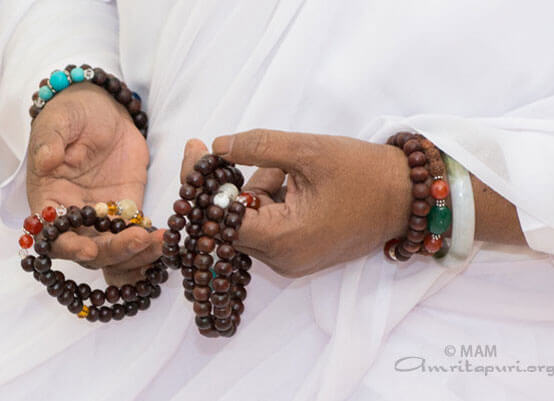 Amma’s lesson on the importance of remembering mantra