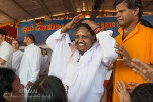 Failure comes from losing self-confidence: Amma in Puducherry