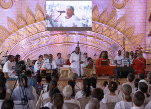Let our lives become an offering: Amma in Hyderabad