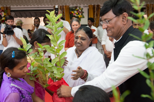 Joyous celebrations: Amma in Mumbai