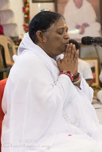 Amma leading peace prayer