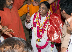 Amma visits Banke Bihari temple