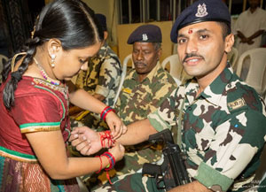 Little ones tie Rakhis to soldiers