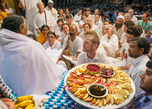 Jewish devotees celebrate Rosh Hashanah with Amma