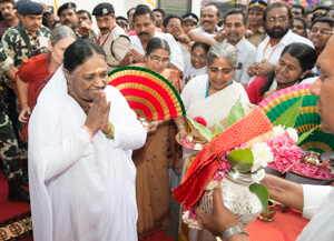Do not feel dejected thinking about our past: Amma in Kodungallur