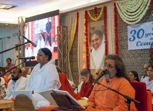 Dignitaries and Devotees in Delhi