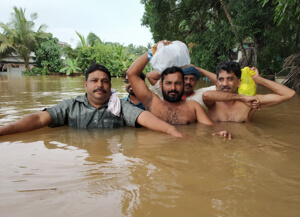 Kerala Floods:  Amrita rescue and relief work