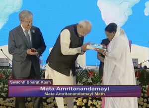 PM Modi felicitated Amma for the outstanding contribution to Swachhbharat