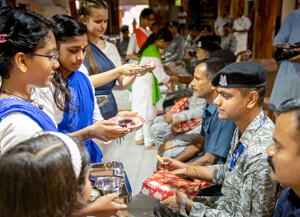 Kids tying rakhi to soldiers, get inspired to follow Dharma