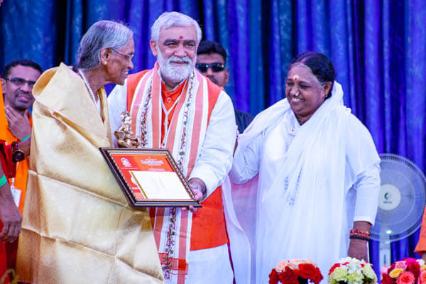 amritakeerti award is being given by Amma