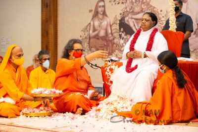 Amma Mata Amritanandamayi Devi Homepage Hugging Saint