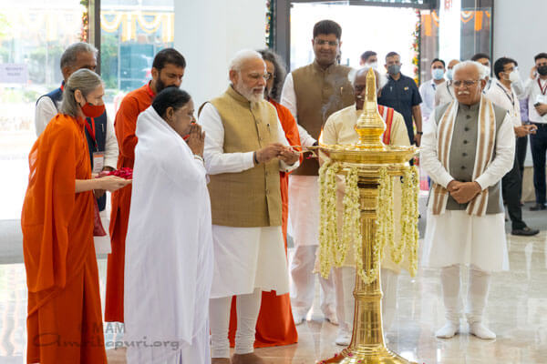 Amma with Prime Minister Shri Narendra Modi