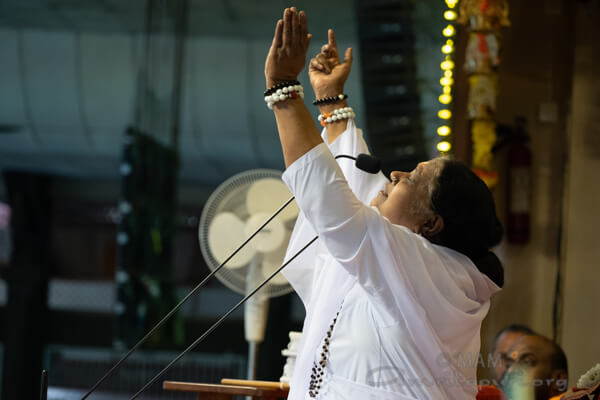 Amma singing the bhajan Mata Rani