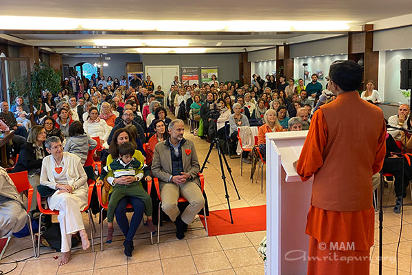 Sw Shubamritananda addressing the gathering