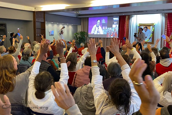 The Italian devotees chanting the Lokaha mantra to Amma