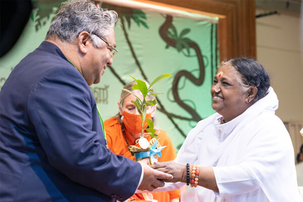 Amma with Johny Kuruvila, Global Chairman of the World Malayalee Council
