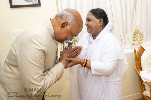 Amma with Former President of India, Shri Ramnath Kovind