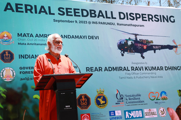 Swami Ramakrishnananda Puri speaking to members of the Indian Navy in Tamil Nadu