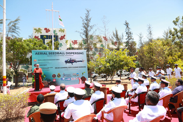 Swami Ramakrishnananda Puri speaking to members of the Indian Navy